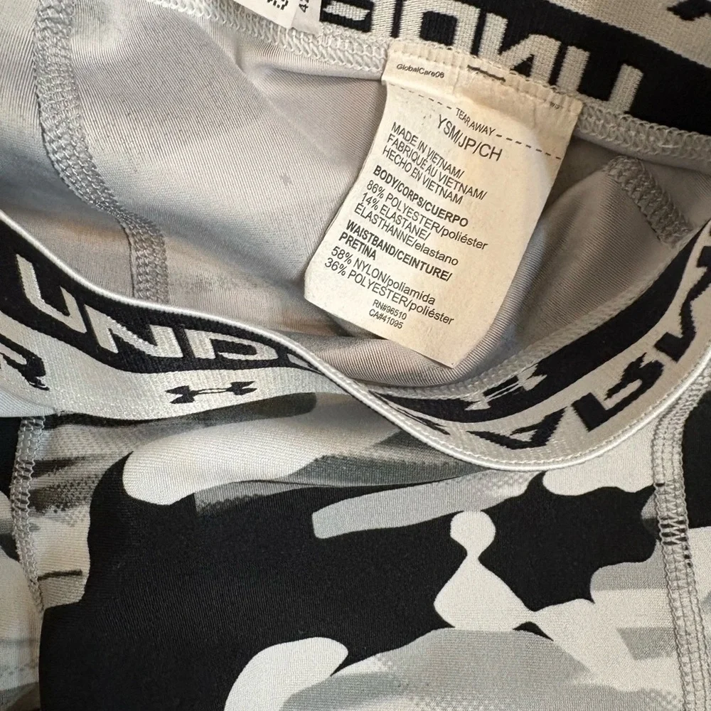👟UNDER ARMOUR Camo Leggings